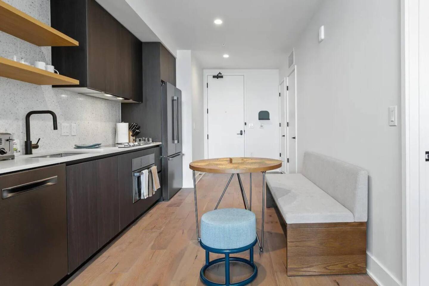 Modern 1Br Condo On Rainey St With Pool And Views Austin Ngoại thất bức ảnh